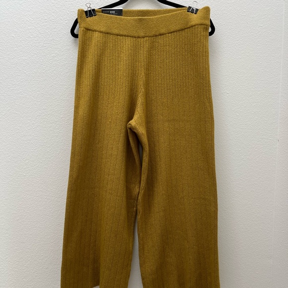 Who What Wear women’s size medium cropped knit pants. Part of a set! - Picture 7 of 9